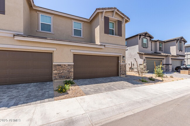 5835 E Rose Garden Ln in Phoenix, AZ - Building Photo - Building Photo