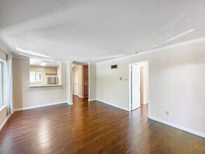 7565 Charmant Dr in San Diego, CA - Building Photo - Building Photo