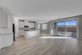19 Strada Barbera in Henderson, NV - Building Photo - Building Photo