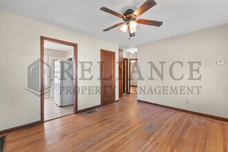 1912 N Hood St in Wichita, KS - Foto de edificio - Building Photo