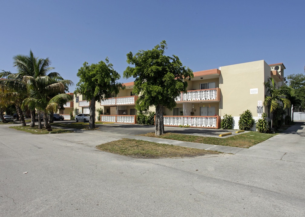 2031 NE 139 St North Miami Beach, FL 33181 in North Miami Beach, FL - Building Photo