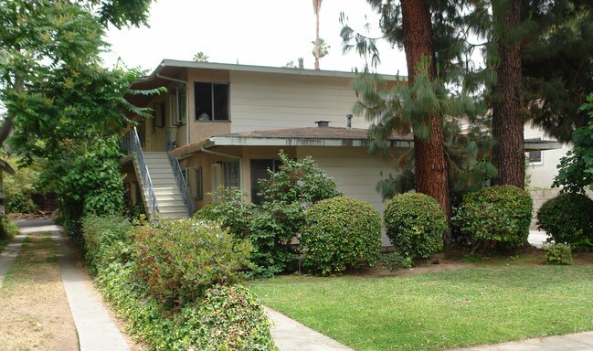 66 S San Marino Ave in Pasadena, CA - Building Photo - Building Photo