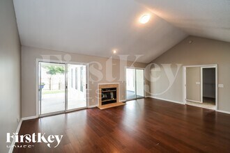 789 Hickory Lakes Dr E in Jacksonville, FL - Foto de edificio - Building Photo