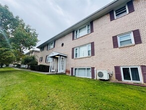 212 Rano Blvd in Vestal, NY - Building Photo - Building Photo