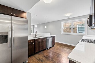 2553 W Summerdale Ave, Unit 2E in Chicago, IL - Building Photo - Building Photo