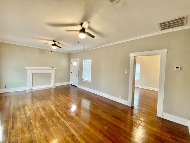property at 2219 S New Braunfels Ave