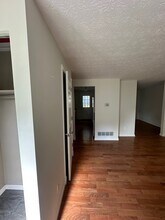651 Dovalon Pl in Galloway, OH - Foto de edificio - Building Photo