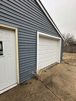 825 Elmwood Ave in Beloit, WI - Building Photo