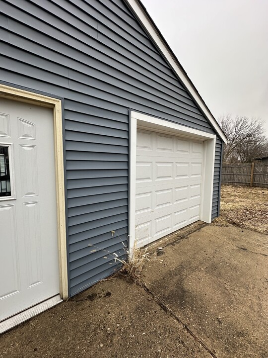 825 Elmwood Ave in Beloit, WI - Building Photo