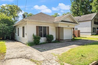 608 N Adelaide St in Terrell, TX - Foto de edificio - Building Photo