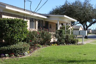 Southern Hills Duplex Apartments in Henderson, TX - Building Photo