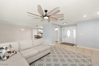 1030 SE 43rd Terrace in Cape Coral, FL - Building Photo - Building Photo