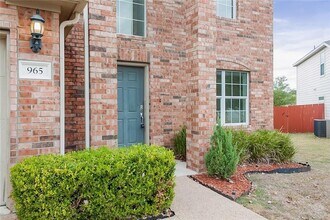 965 Sweet Gum Dr in Kyle, TX - Building Photo - Building Photo