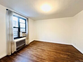 52-25 39th Rd in Queens, NY - Building Photo - Building Photo