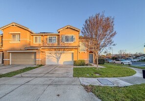 201 Ronan Ave in Gilroy, CA - Building Photo