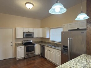 2528 W St John St in Tampa, FL - Building Photo - Building Photo