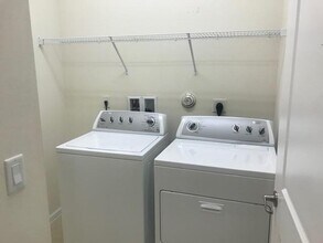 4920 NW 15th Ave in Boca Raton, FL - Foto de edificio - Building Photo