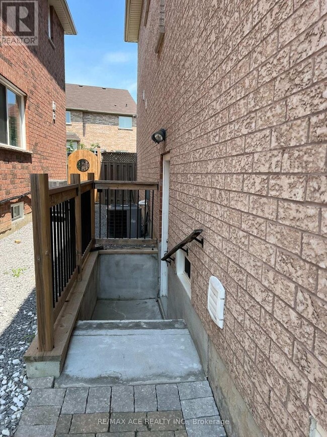 15 Settlers Ridge St in Markham, ON - Building Photo - Building Photo