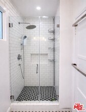 10870 Whitburn St in Culver City, CA - Building Photo - Building Photo