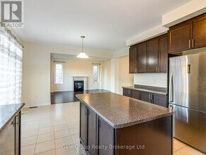 200 Harcourt Cres in Woodstock, ON - Building Photo - Building Photo