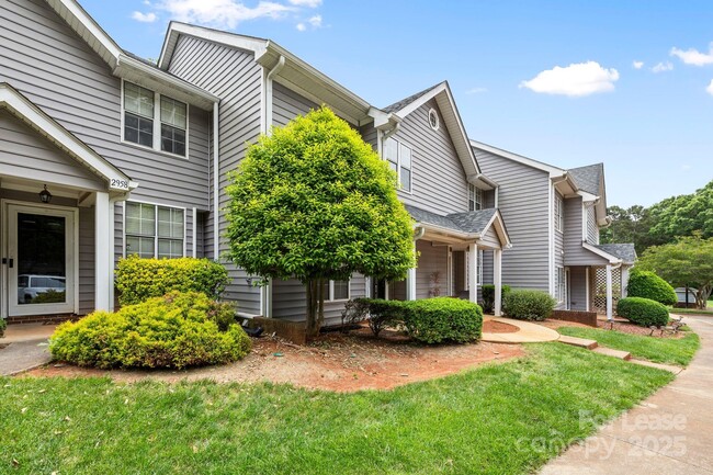2956 Iron Gate Ln in Charlotte, NC - Building Photo - Building Photo