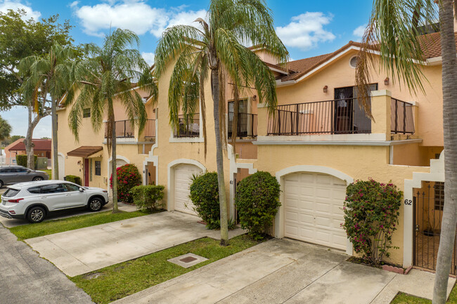 Lakeview Townhomes At California Club in Miami, FL - Building Photo - Building Photo