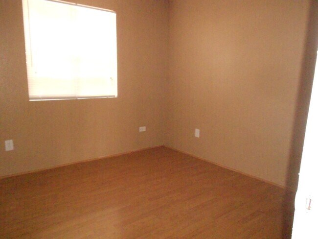 1365-1367 Hobart Dr in Marysville, CA - Building Photo - Building Photo