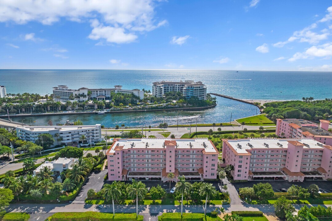 1001 E Camino Real in Boca Raton, FL - Building Photo