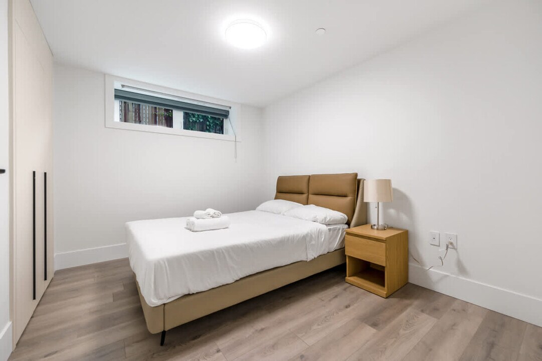 3586 W 42nd Ave in Vancouver, BC - Building Photo
