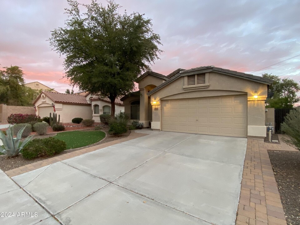 2915 E Shady Spring Trail in Phoenix, AZ - Building Photo