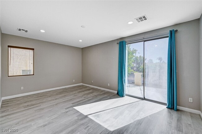 8125 Chestnut Hollow Ave in Las Vegas, NV - Building Photo - Building Photo