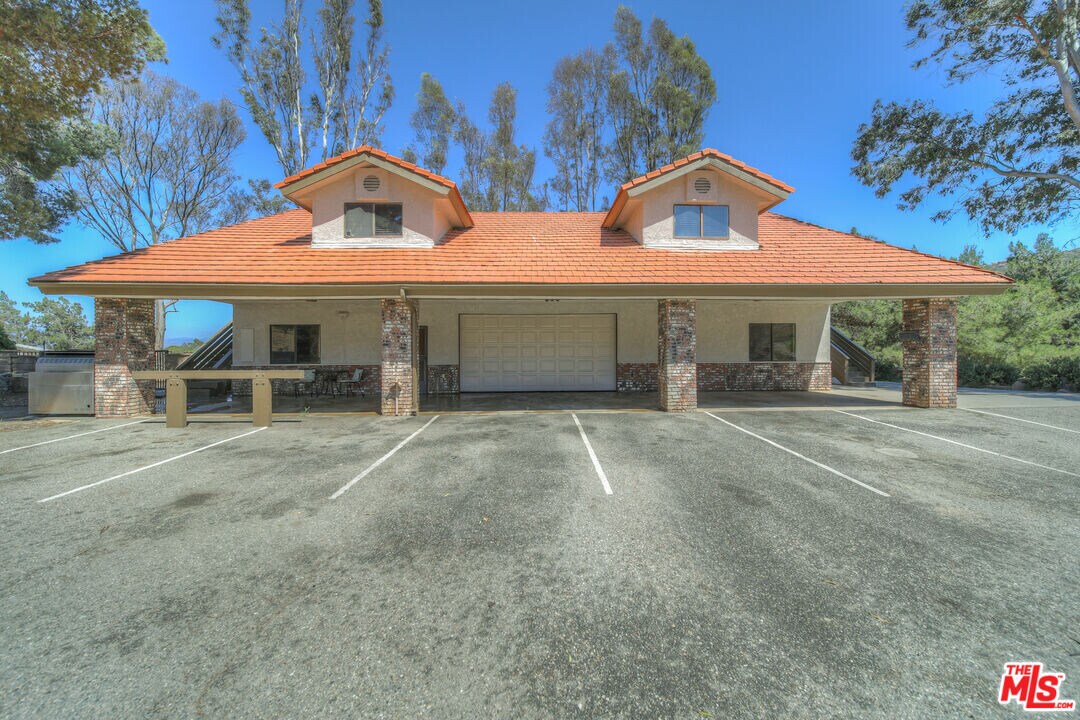 42880 Brown Rd in Murrieta, CA - Building Photo