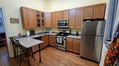 2130 W Chicago Ave, Unit 1R in Chicago, IL - Building Photo - Building Photo