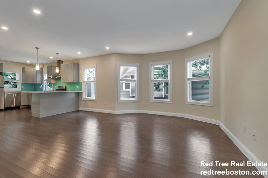 161 4th St, Unit 1 in Medford, MA - Building Photo
