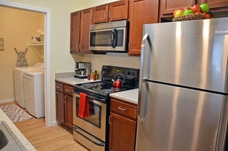 The Enclave Apartments in Columbus, IN - Foto de edificio - Building Photo