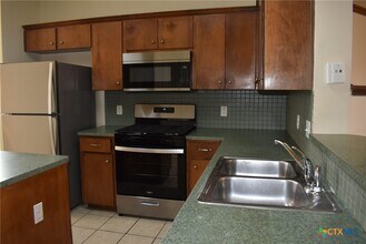 2215 Dry Creek Dr in Round Rock, TX - Building Photo - Building Photo