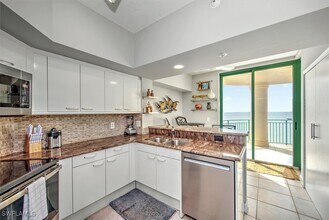 980 Cape Marco Dr in Marco Island, FL - Building Photo - Building Photo
