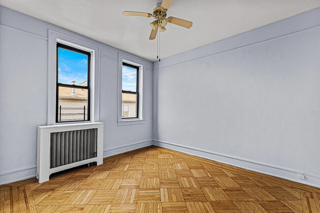 245 Liberty Ave, Unit 2R in Jersey City, NJ - Foto de edificio - Building Photo