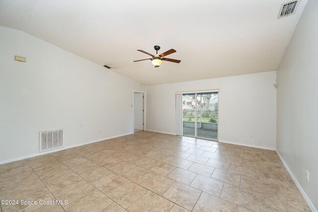 637 Sandpiper Cir, Unit W4140B in Melbourne, FL - Building Photo - Building Photo