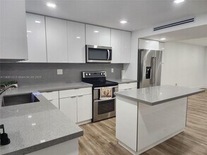 2750 W 76th St in Hialeah, FL - Building Photo - Building Photo