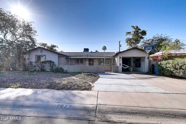 property at 1027 W 19th St