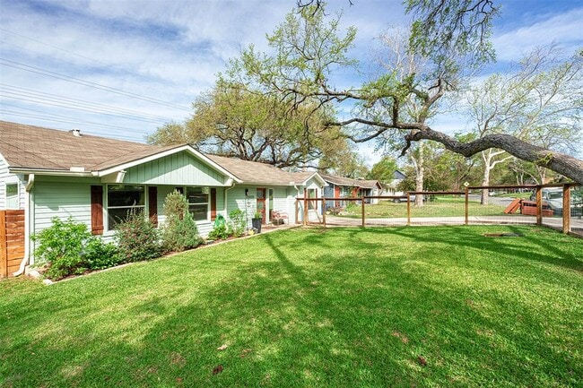 5000 Lansing Dr in Austin, TX - Building Photo - Building Photo