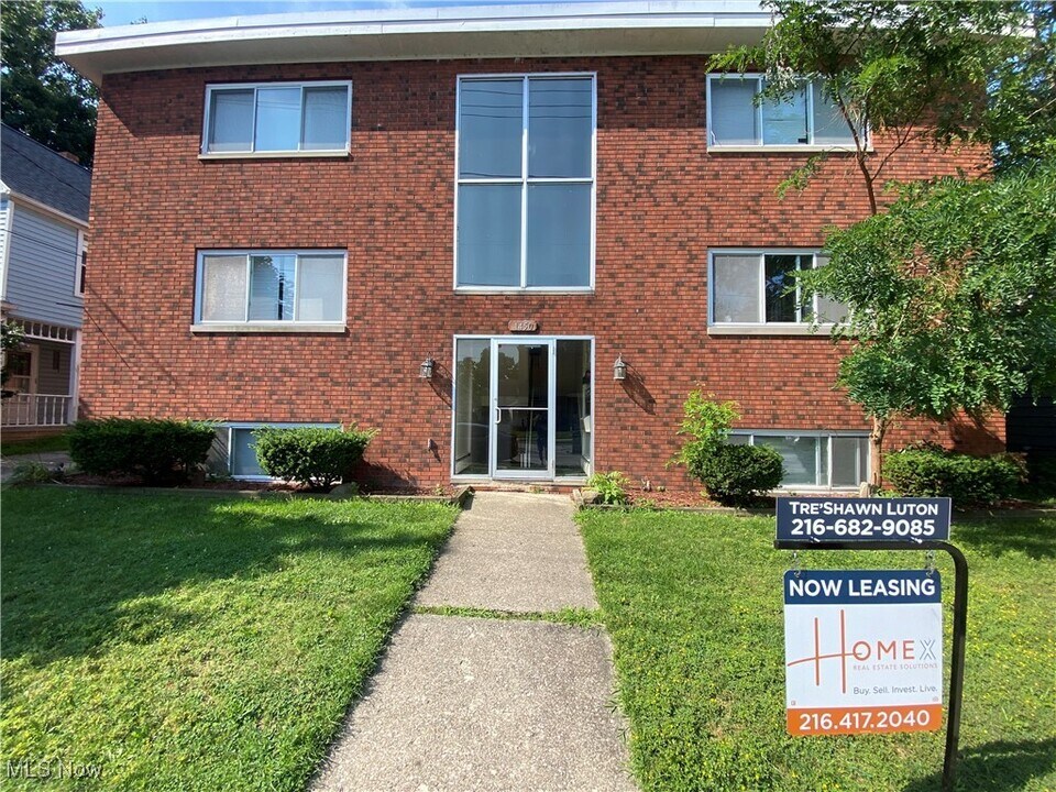 1450 Riverside Dr in Lakewood, OH - Building Photo