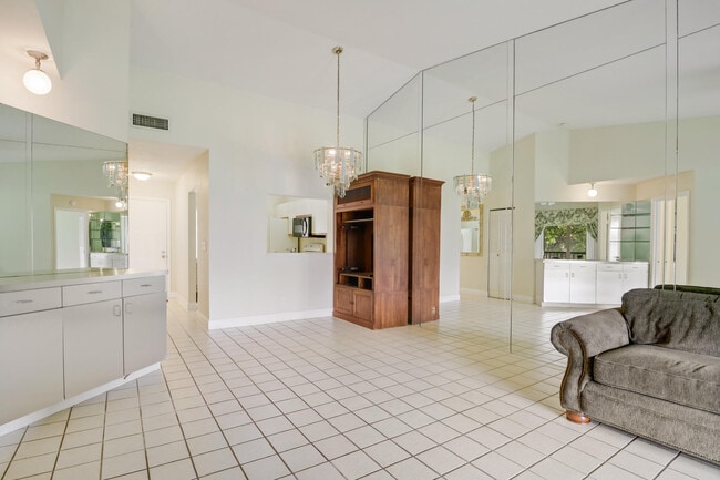 3340 Lucerne Park Dr in Greenacres, FL - Building Photo - Building Photo
