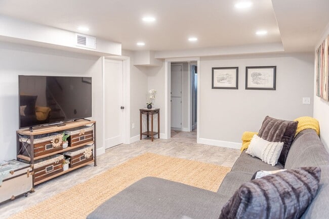 property at 1718 Virginia Ln