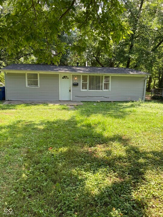 7171 E 48th St in Lawrence, IN - Building Photo