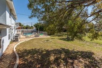 128 SE 12th Ter in Cape Coral, FL - Foto de edificio - Building Photo