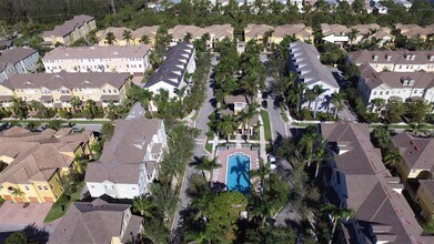 127 Seagrape Dr in Jupiter, FL - Building Photo - Building Photo