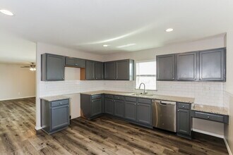 9104 Old Clydesdale Dr in Fort Worth, TX - Building Photo - Building Photo