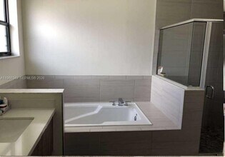 7855 NW 105th Ave in Doral, FL - Building Photo - Building Photo